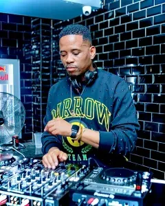 DJ Stokie – Between Friends Amapiano Mix